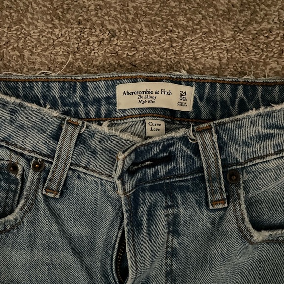 Abercrombie & Fitch The Skinny High Rise Jeans (CurveLove) - Picture 3 of 5
